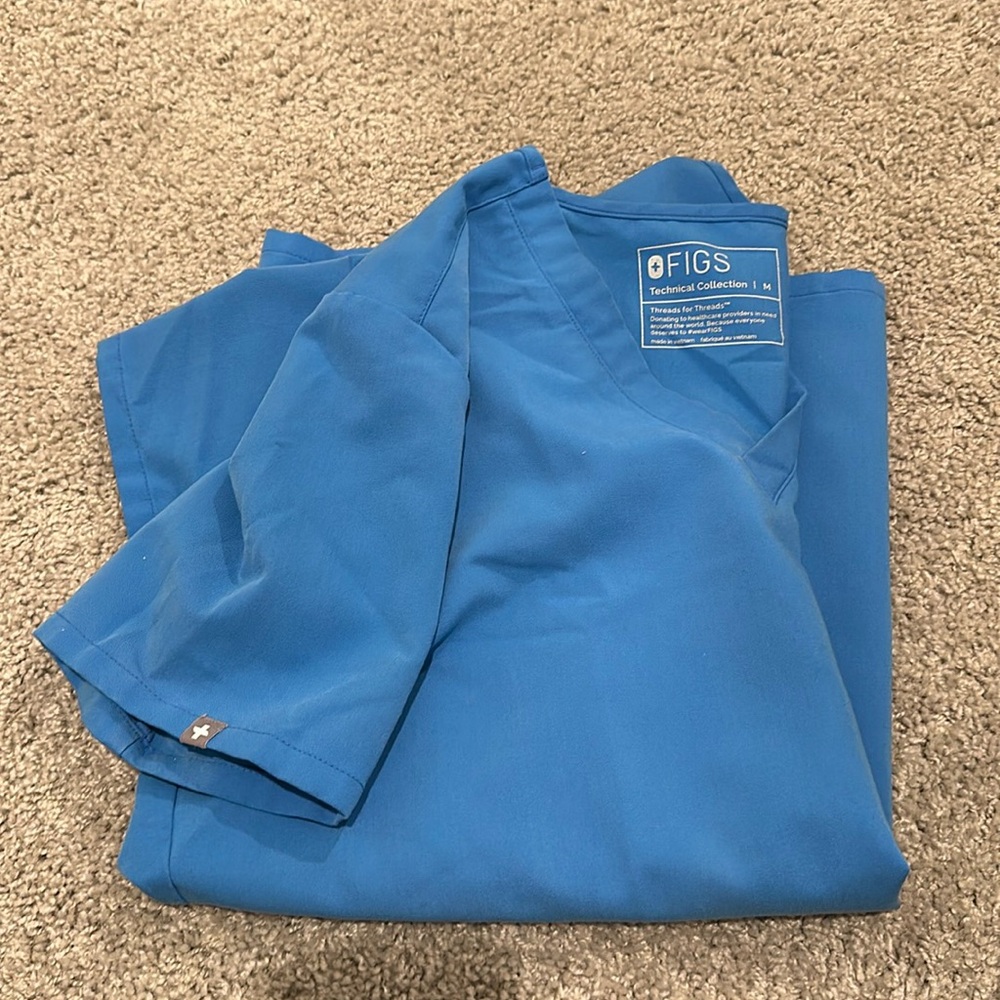 Figs light blue Catarina scrub top